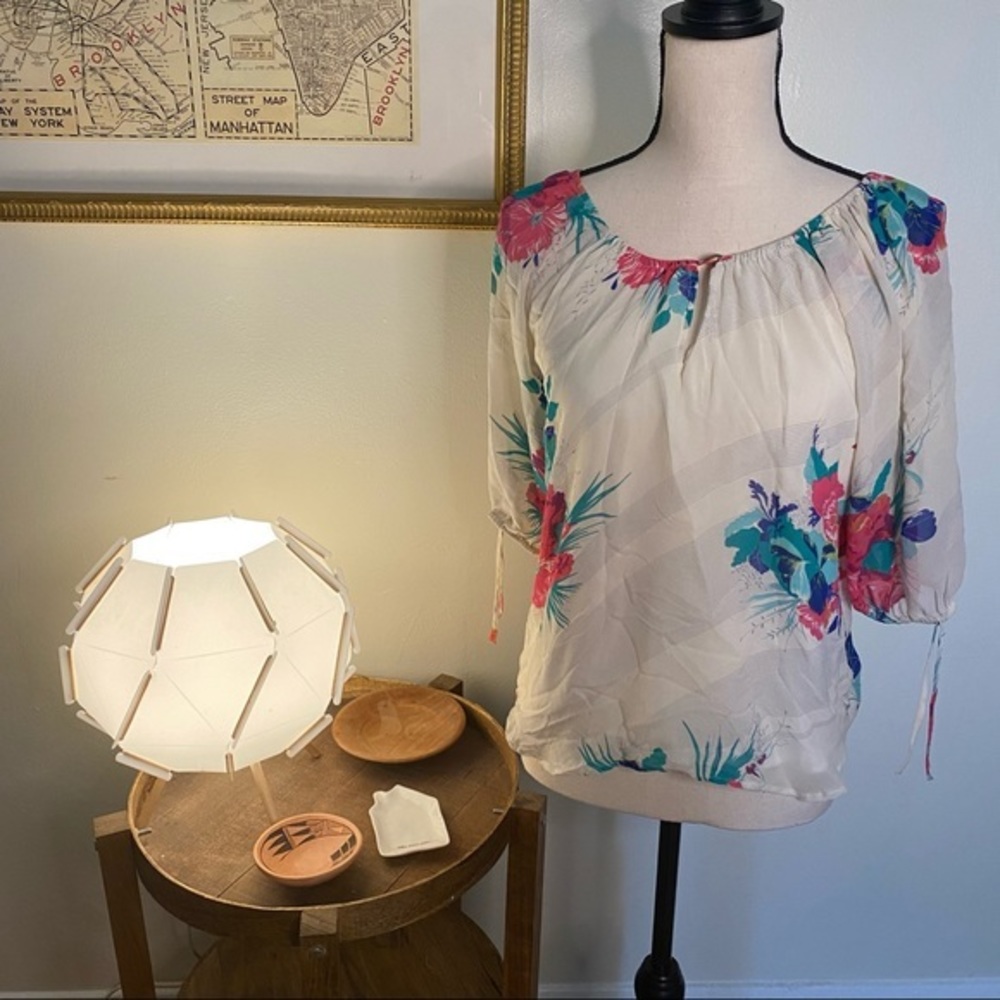 Yumi Kim Floral 100% Silk Short Sleeve Blouse Top Size Small‎